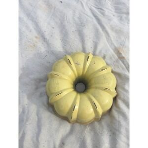 Vintage northland aluminum products yellow Bundt fluted tube pan patina USA 2